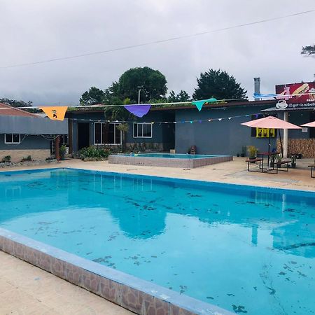 Isabella Hostel And Pool Alto Boquete Zewnętrze zdjęcie
